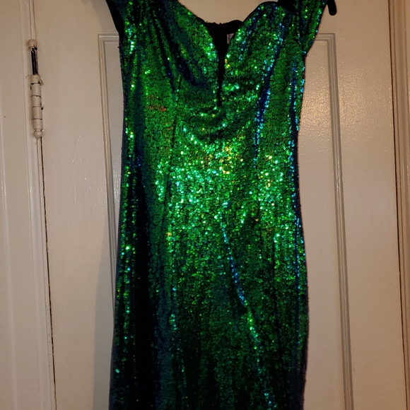 Off the shoulder sequin dress - Picture 2 of 6